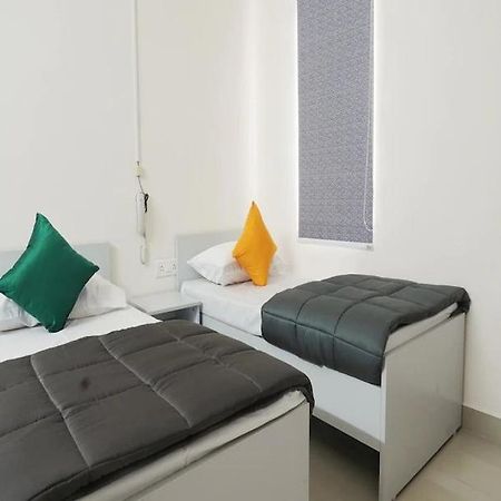 Hotel Cyber Pride Hyderabad Esterno foto